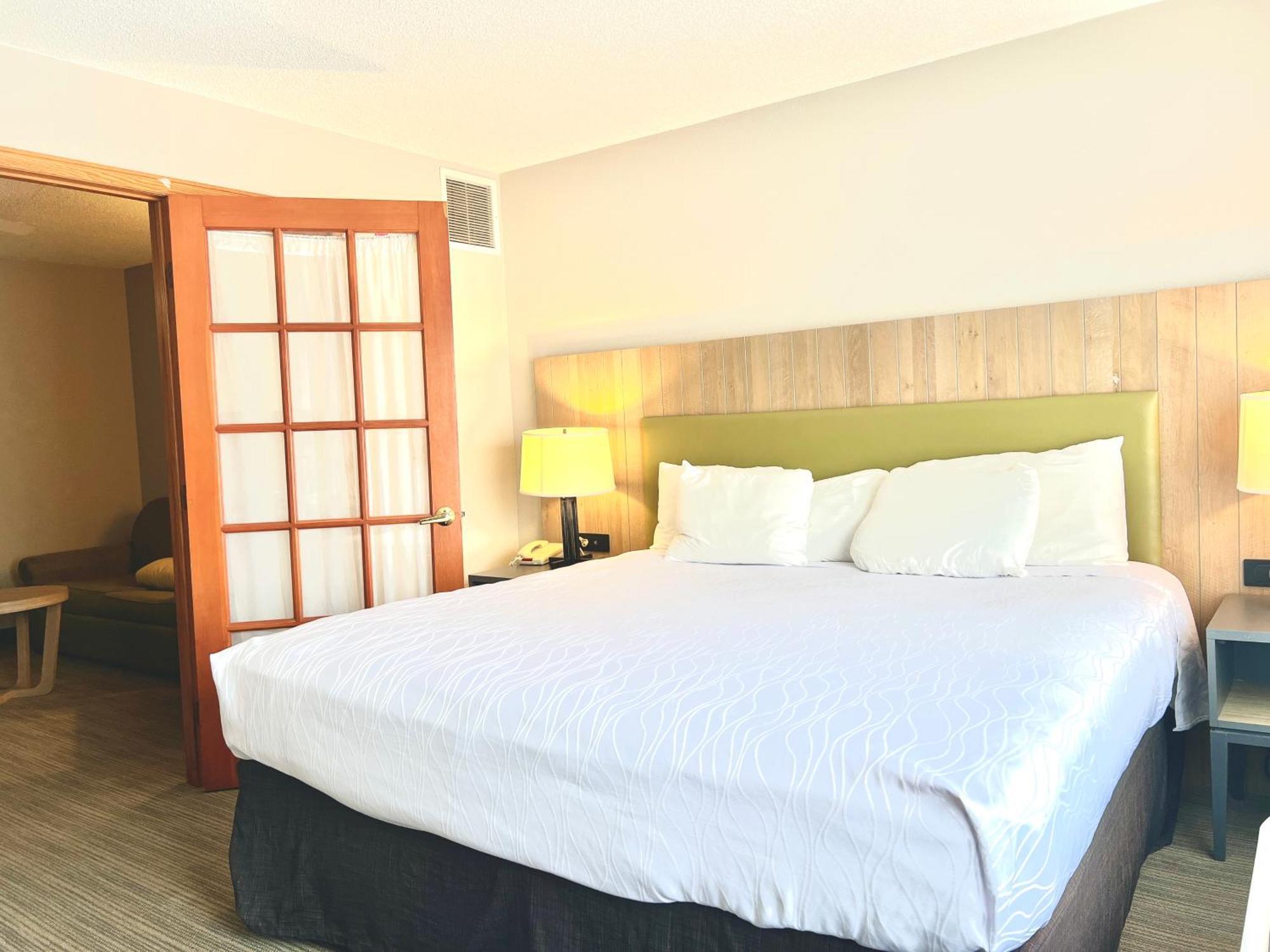 Country Inn & Suites By Radisson, Minneapolis-Шакопий Екстериор снимка